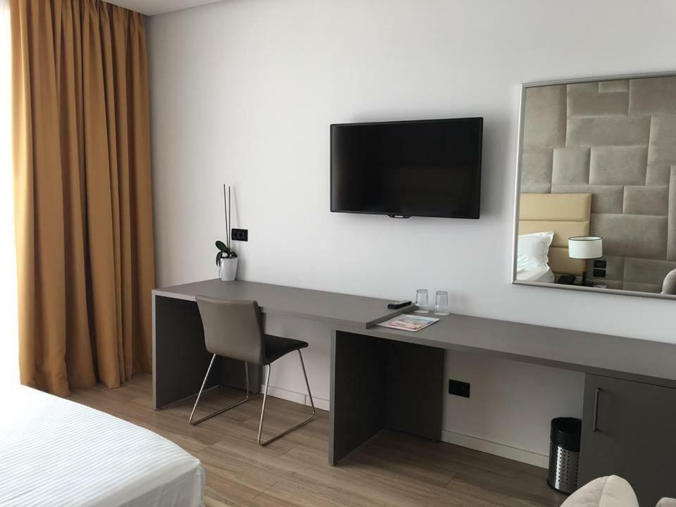 Hotel Morina Palace Dhërmi Esterno foto